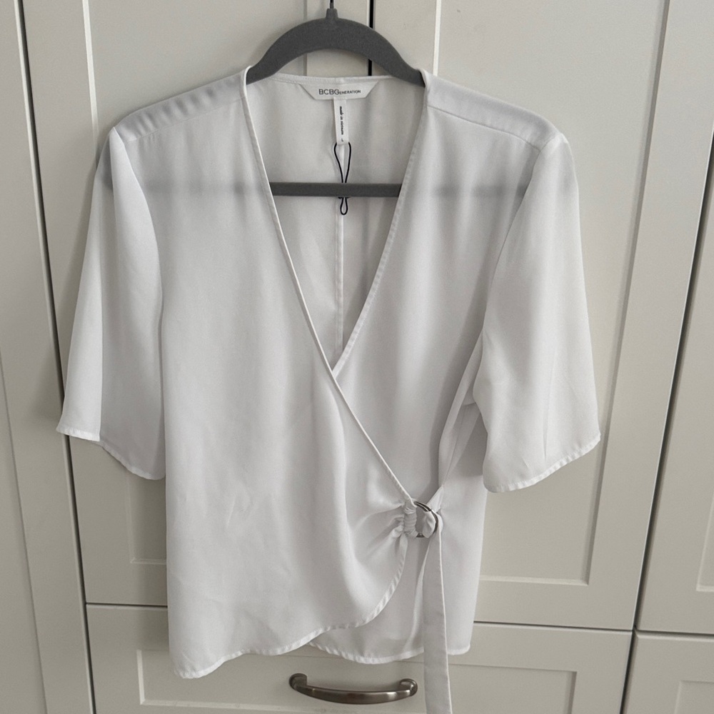 White BCBG cross over top with sleeves perfect for work or play